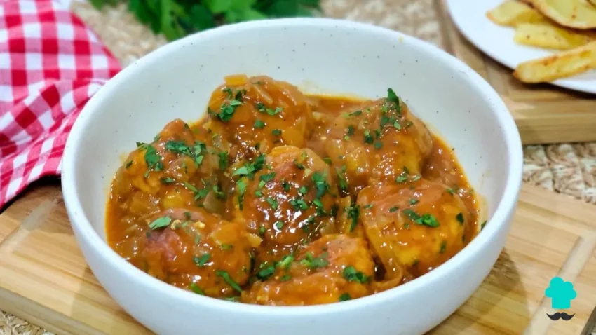 Receta de Albóndigas de pollo en salsa española