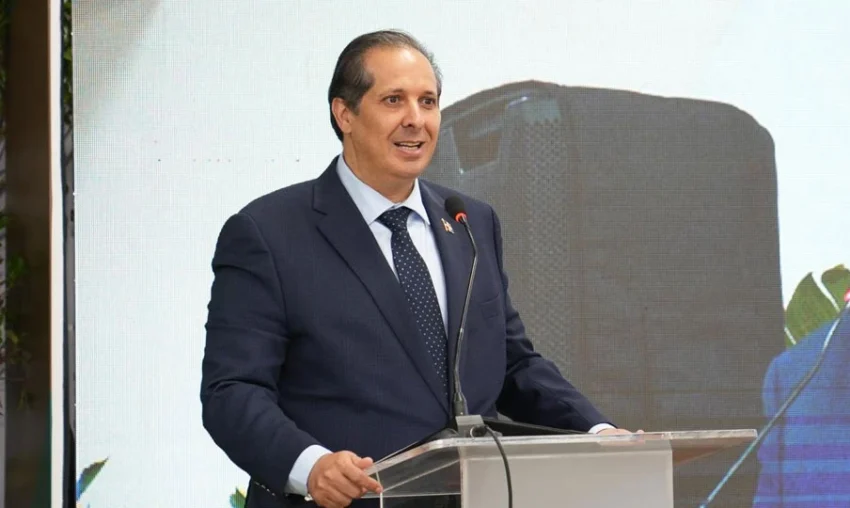 Víctor Atallah se posiciona entre los cinco ministros mejor valorados del Gobierno