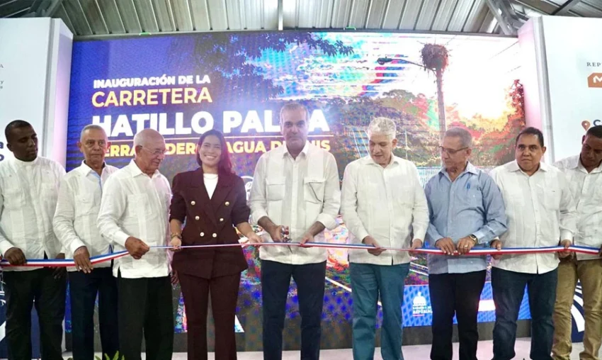 Tras 60 años de espera, presidente Abinader inaugura la carretera Hatillo Palma–Derramadero–Agua de Luis que beneficia a más de 32 mil personas en Montecristi