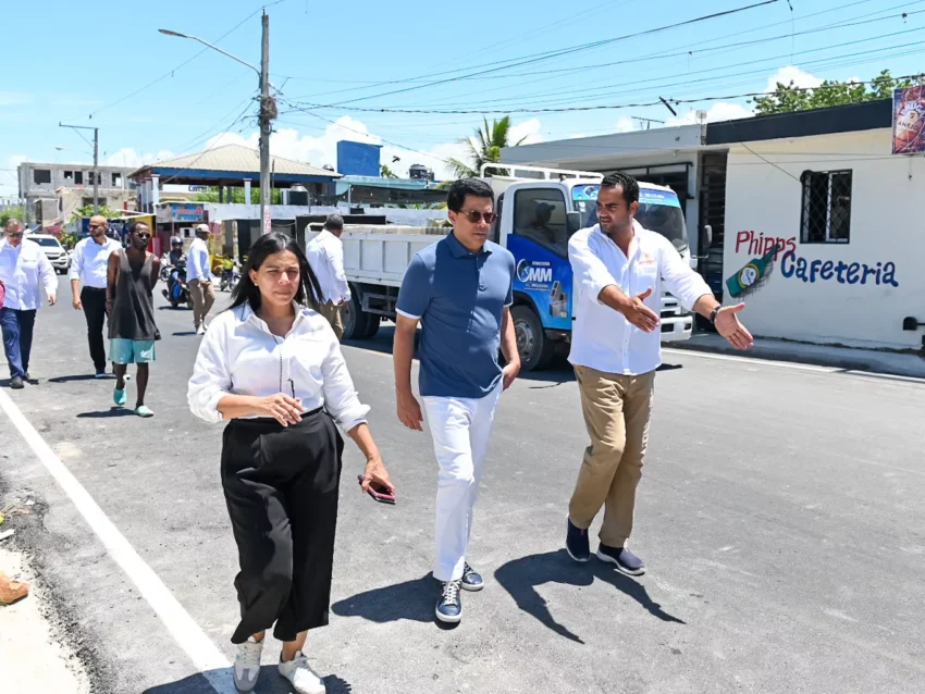 David Collado supervisa intervención playa El Faro de San Pedro Macorís