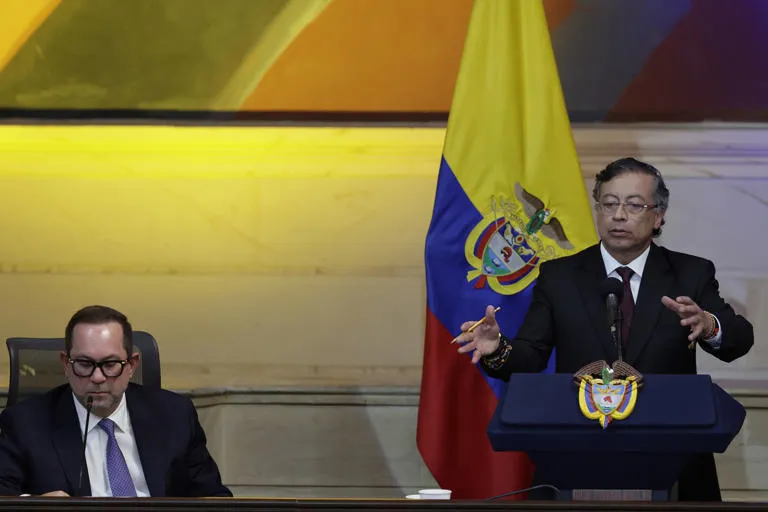 Gustavo Petro reconoce la brecha de desigualdad persistente a pesar de los avances en la reducción de pobreza