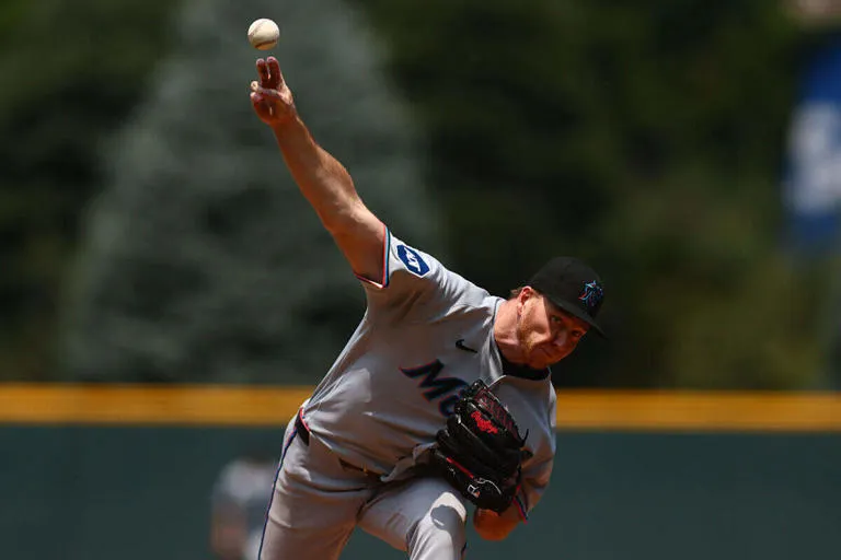 Los Rockies frenan el impulso de los Marlins en una serie dividida