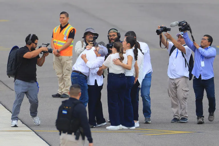 Juan Orlando Hernández regresa a Honduras para comparecer ante la justicia nacional