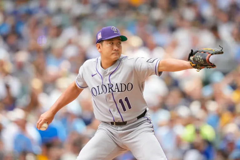 Tomoyuki Sugano alcanza la cifra de 10 victorias con una actuación estelar en la victoria de los Rockies