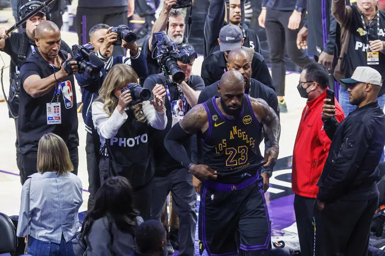 El "Rey" busca nuevo trono: LeBron James no seguirá con los Lakers