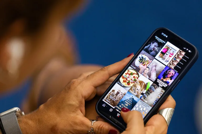 Alerta de privacidad: Meta utiliza las fotos pblicas de tu Instagram para entrenar y generar imgenes con Inteligencia Artificial sin consentimiento explcito