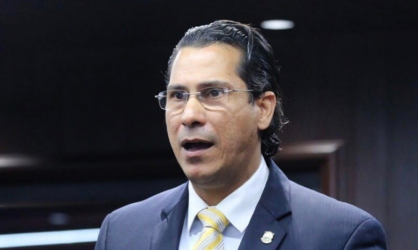 Félix Michel propone que clínicas atiendan emergencias sin exigir documentos ni pago previo