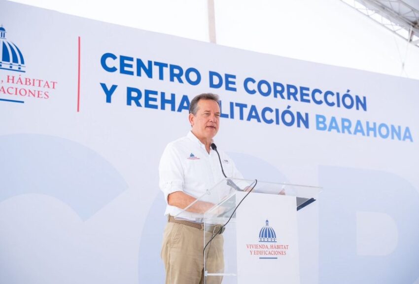 Ito Bisonó inicia la construcción del Centro de Corrección y Rehabilitación Barahona
