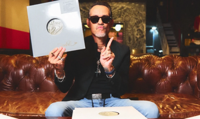 Marc Anthony lanza una edición limitada y firmada en vinilo de “Deje de Amar”