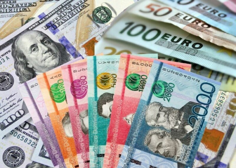 Dólar subió un centavo y euro 16; eran vendidos a $58.81 y $69.41