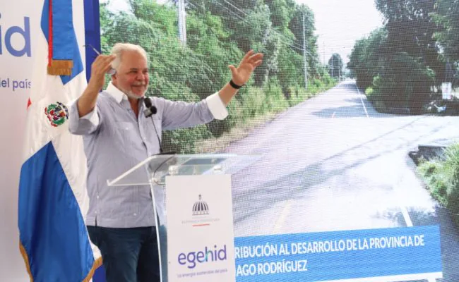 Presidente Luis Abinader inaugura primer tramo de carretera Los Quemados; la obra la desarrolla EGEHID con inversión superior a los RD$199 millones