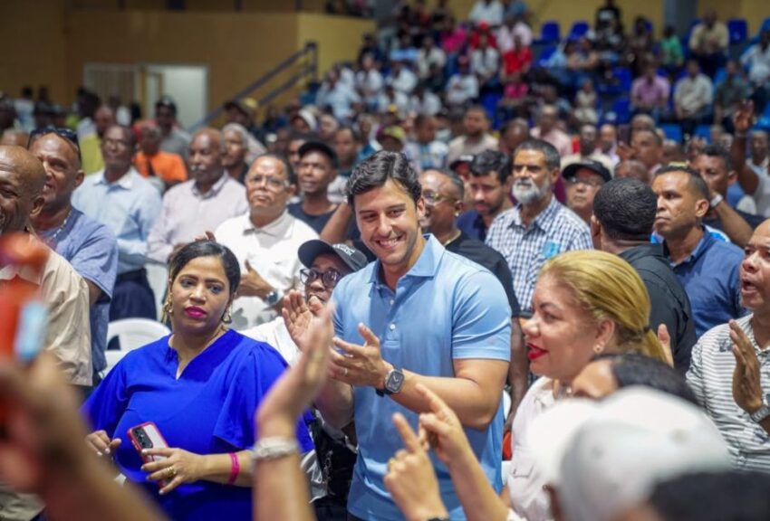 ¡Histórico! Raymond Rodríguez sorprende a más de 750 padres del Distrito Nacional con una multitudinaria celebración por adelantado de su día