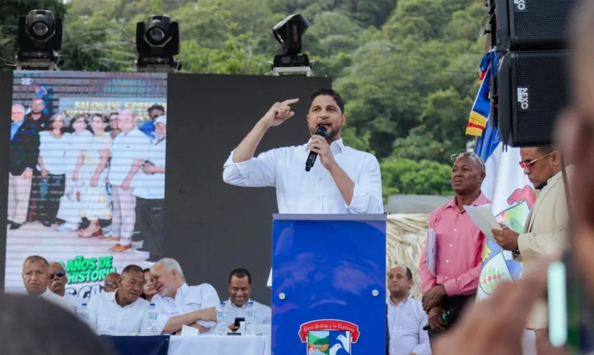 Senador Gustavo Lara felicita a Los Cacaos por sus 100 años, !es su mejor momento para el desarrollo ecoturistico!