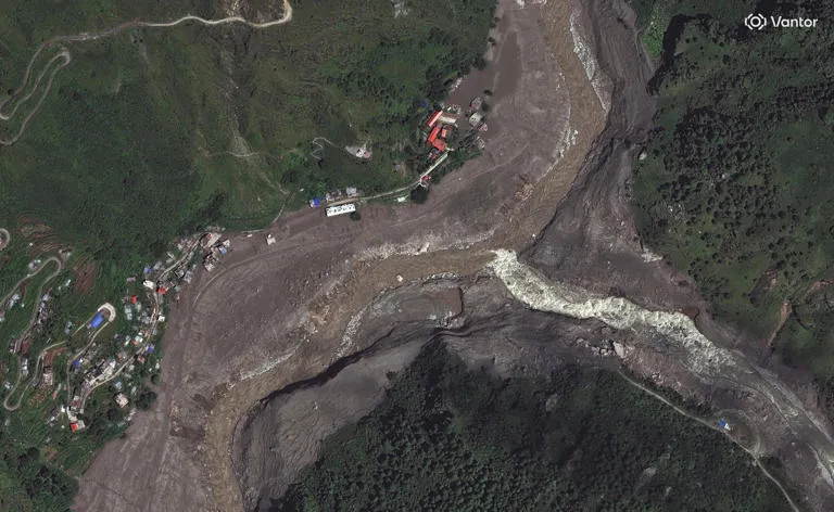 Glaciar en Nepal colapsa tras 30 años de riesgo histórico