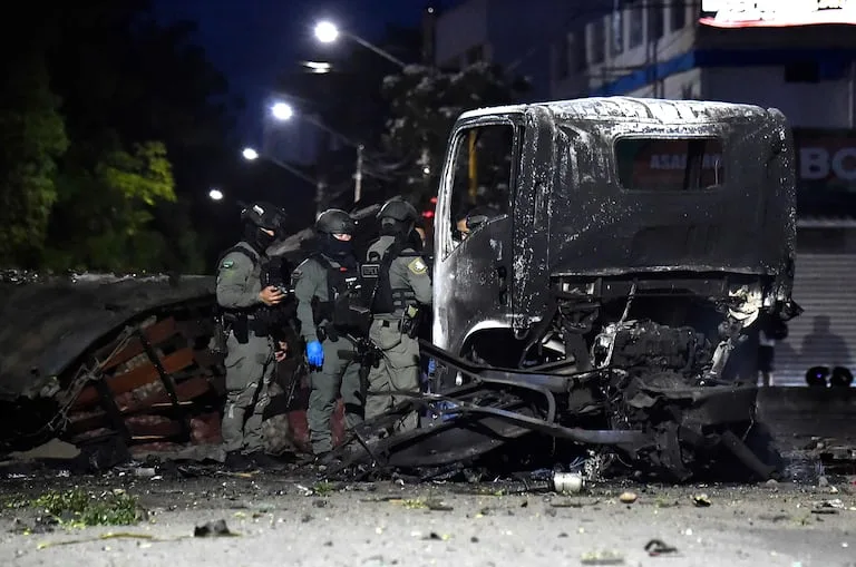 Colombia desactiva autobús bomba a dos días de la asunción de De la Espriella