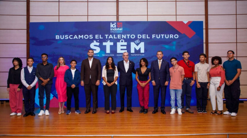 Presidente Abinader entrega reconocimientos del Indotel a más de 170 estudiantes destacados en el concurso “Buscamos el Talento del Futuro”