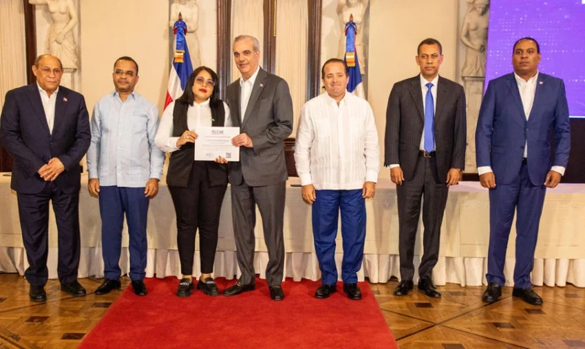Histórico impulso tecnológico: Abinader otorga más de 36 mil becas en el ITLA para dominar la era digita