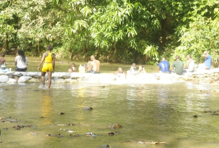 Comunidades de Santo Domingo Norte exigen sanciones por daños ambientales en el río El Higüero