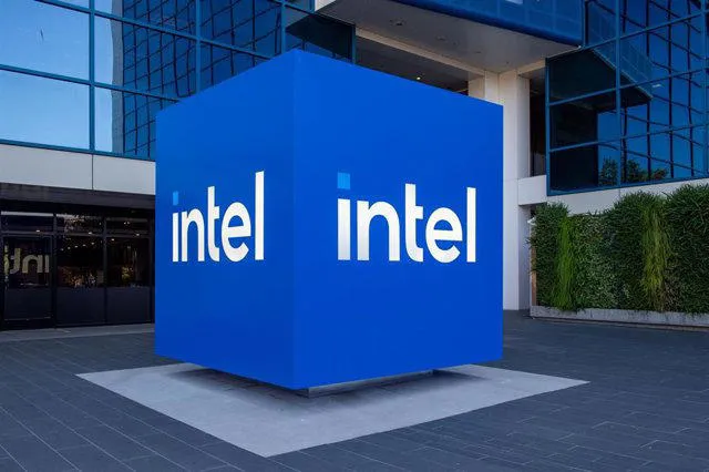 Intel acelera su transformacin: Anuncia una masiva ampliacin de capital de 15.000 millones de dlares