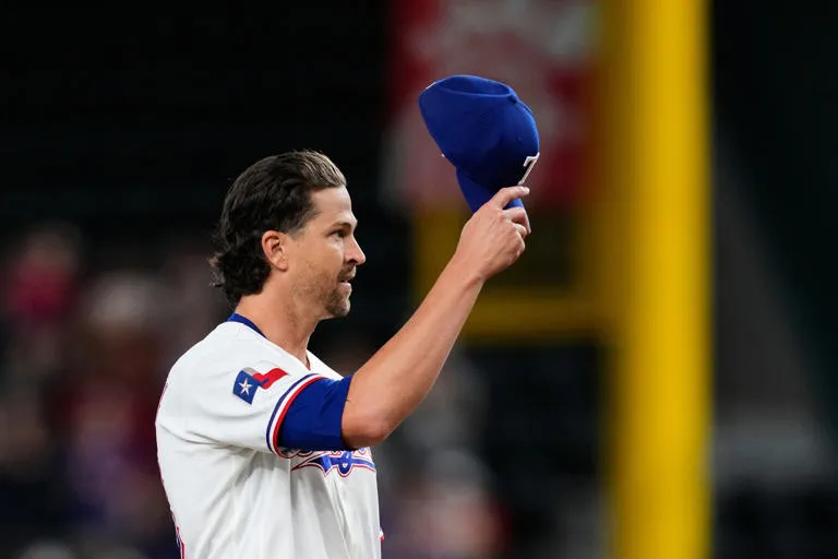 Jacob deGrom logra 2.000 ponches y guía blanqueada de Rangers