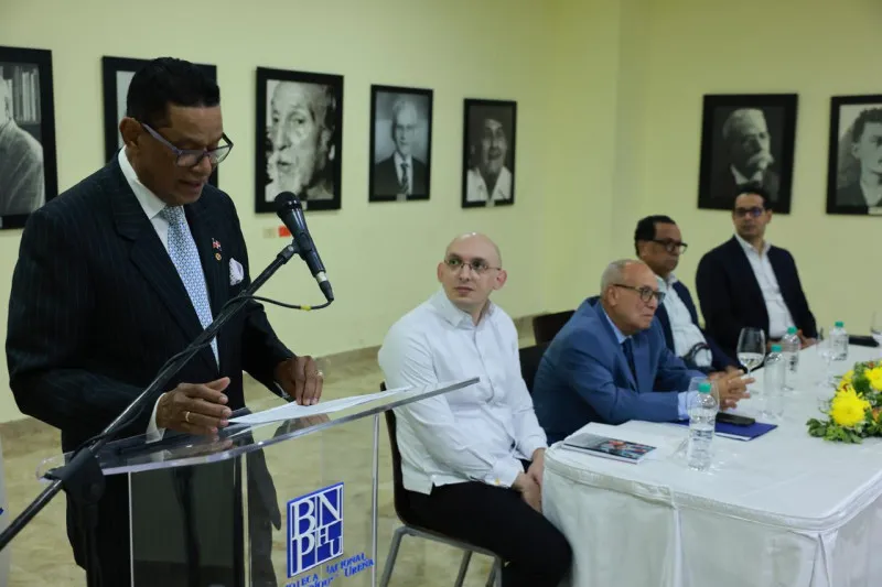 Néstor Cerón libro de diplomacia: nuevo aporte a las relaciones