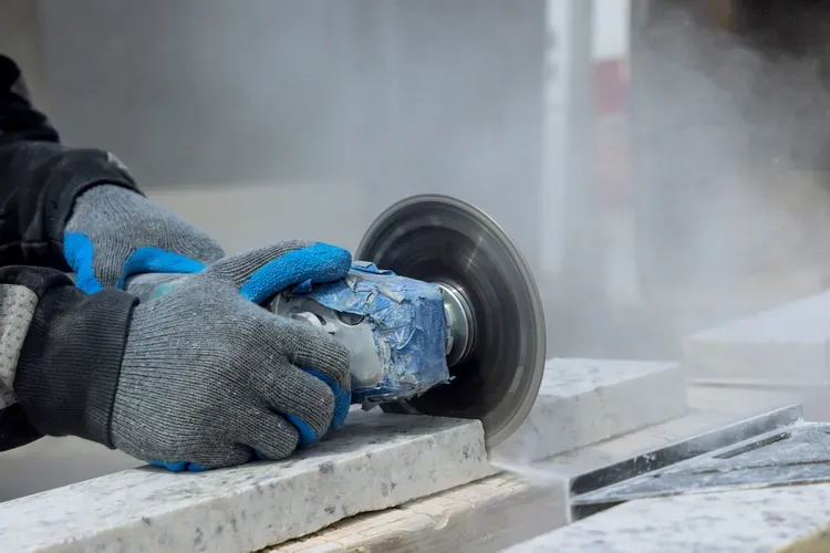 Una crisis silenciosa: El devastador brote de silicosis entre cortadores de piedra en California