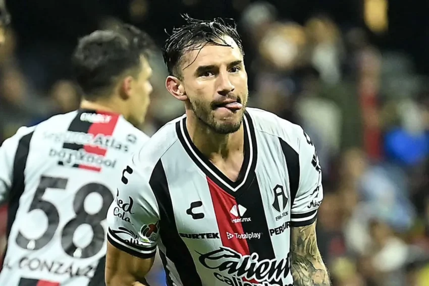 Cruz Azul y Atlas se miden en duelo de alta intensidad en la Liga MX