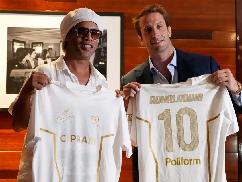 Ronaldinho ficha por el Ravenna y regresa al fútbol italiano