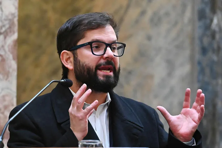 Gabriel Boric denuncia fraude electoral de Nicolás Maduro