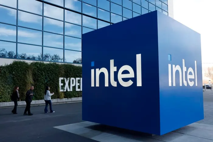 El repunte de Intel y su posible regreso al mercado de memoria reavivan el optimismo en Wall Street