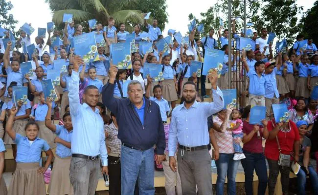 Denuncian falta de cupos escolares para dominicanos ante alta matrícula de estudiantes haitianos indocumentados
