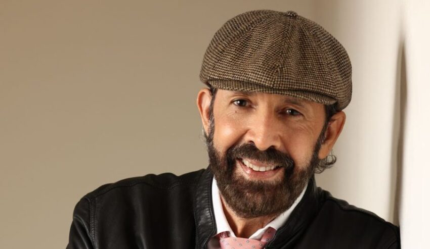 Juan Luis Guerra se acompaña del coro “Más que Vencedores” y nos regala el “Canto a la Patria” en un momento muy especial en la clausura de los Centroamericanos y del Caribe de su RD