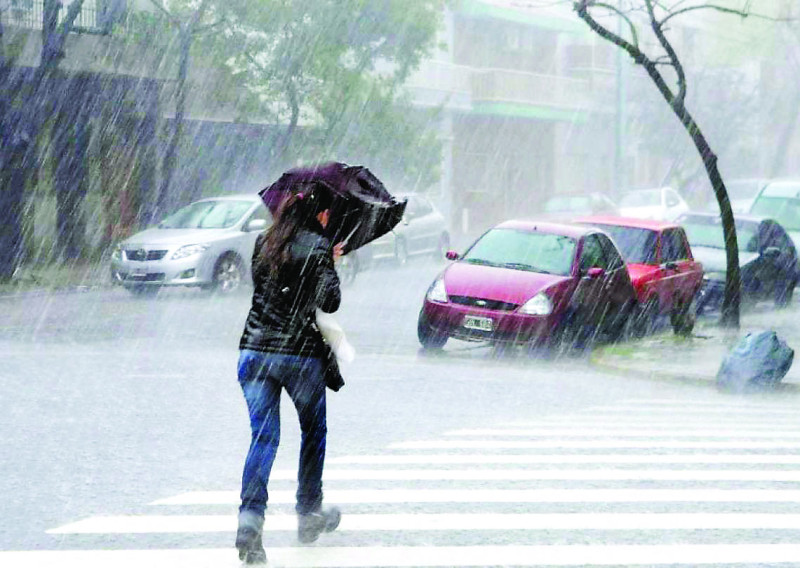 Onda tropical y vaguada desatarán fuertes lluvias con tronadas este jueves en República Dominicana