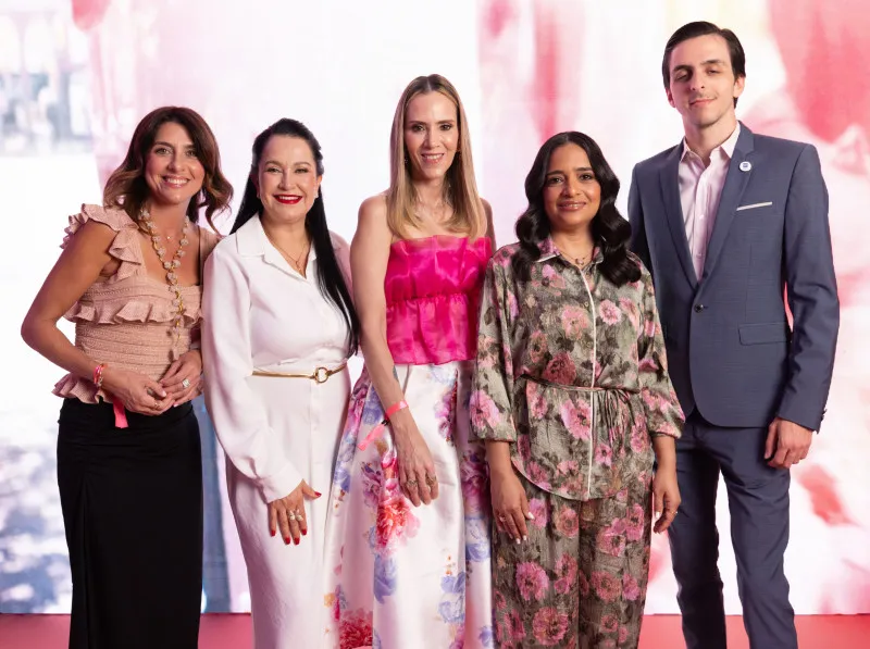 Elizabeth Arden presenta fragancia con 1 cóctel en 2026