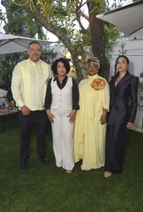 Diseñadora Laly Bior: Impactante debut oficial en la moda
