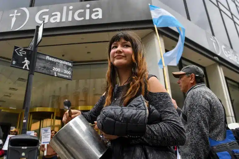 Cobradores de deudas hostigamiento
