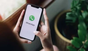 Men de reacciones de WhatsApp