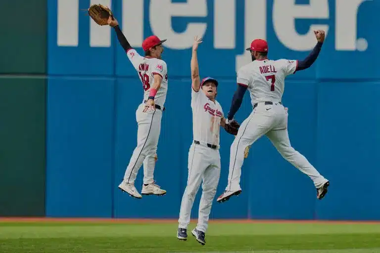 Guardianes de Cleveland vencen 6-3 y logran liderato clave