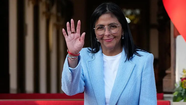Delcy Rodríguez contra Machado: régimen lanza alerta oficial
