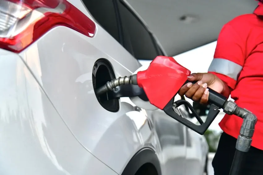 Gasolinas suben RD$2 y RD$3; gasoil aumenta hasta RD$4 por galón