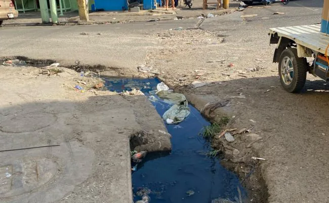 Los Mina Sur enfrenta crisis por 1 cúmulo de agua residual