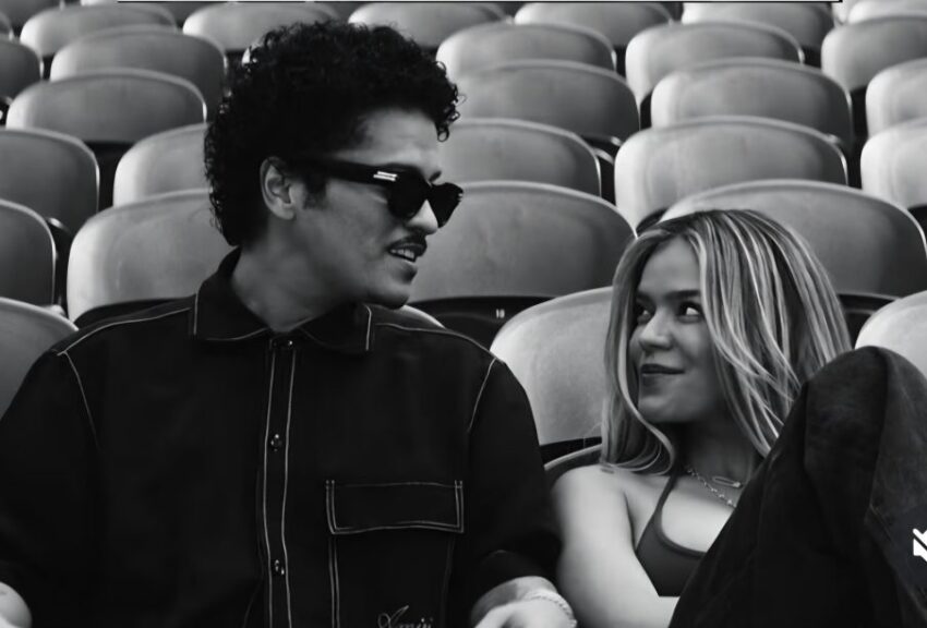 Bruno Mars impacta a sus fans con 3 fotos junto a Karol G