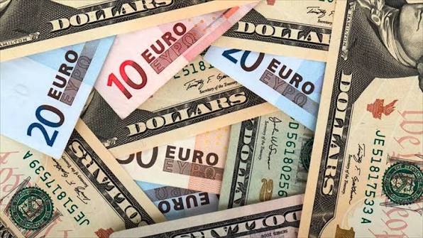 Mercado cambiario en RD registra 2 Variaciones en Dólar y Euro