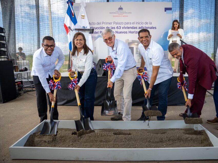 Viviendas en Cotuí: Oficial iniciarán 100 casas clave