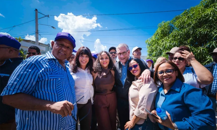 Gonzalo Castillo recorre 8 localidades de Puerto Plata en 2026