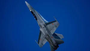Operativo de defensa aérea donde dos F-18