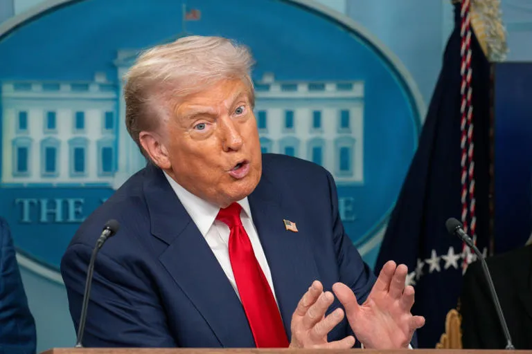 Sorpresas antes de las elecciones: Donald Trump desata una intensa polémica política en Estados Unidos
