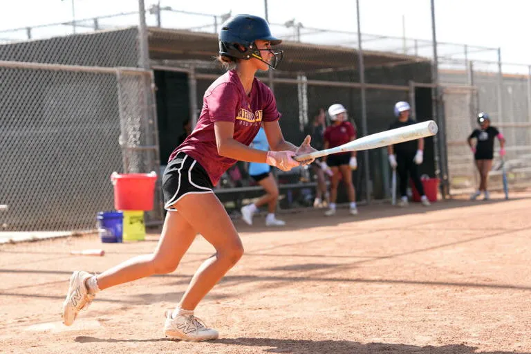Sophia Hernández en sóftbol universitario