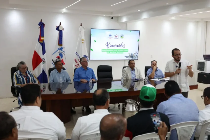 Gobierno entrega RD$30 millones en bonos para tecnificar riego a 17 productores de leche