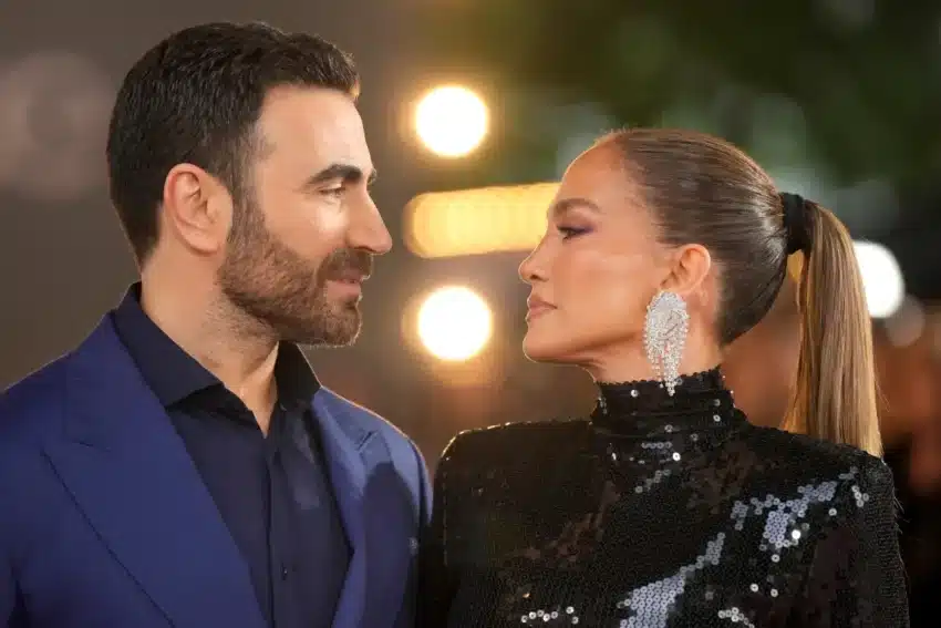 Reportan que Jennifer Lopez sale con Brett Goldstein de Ted Lasso